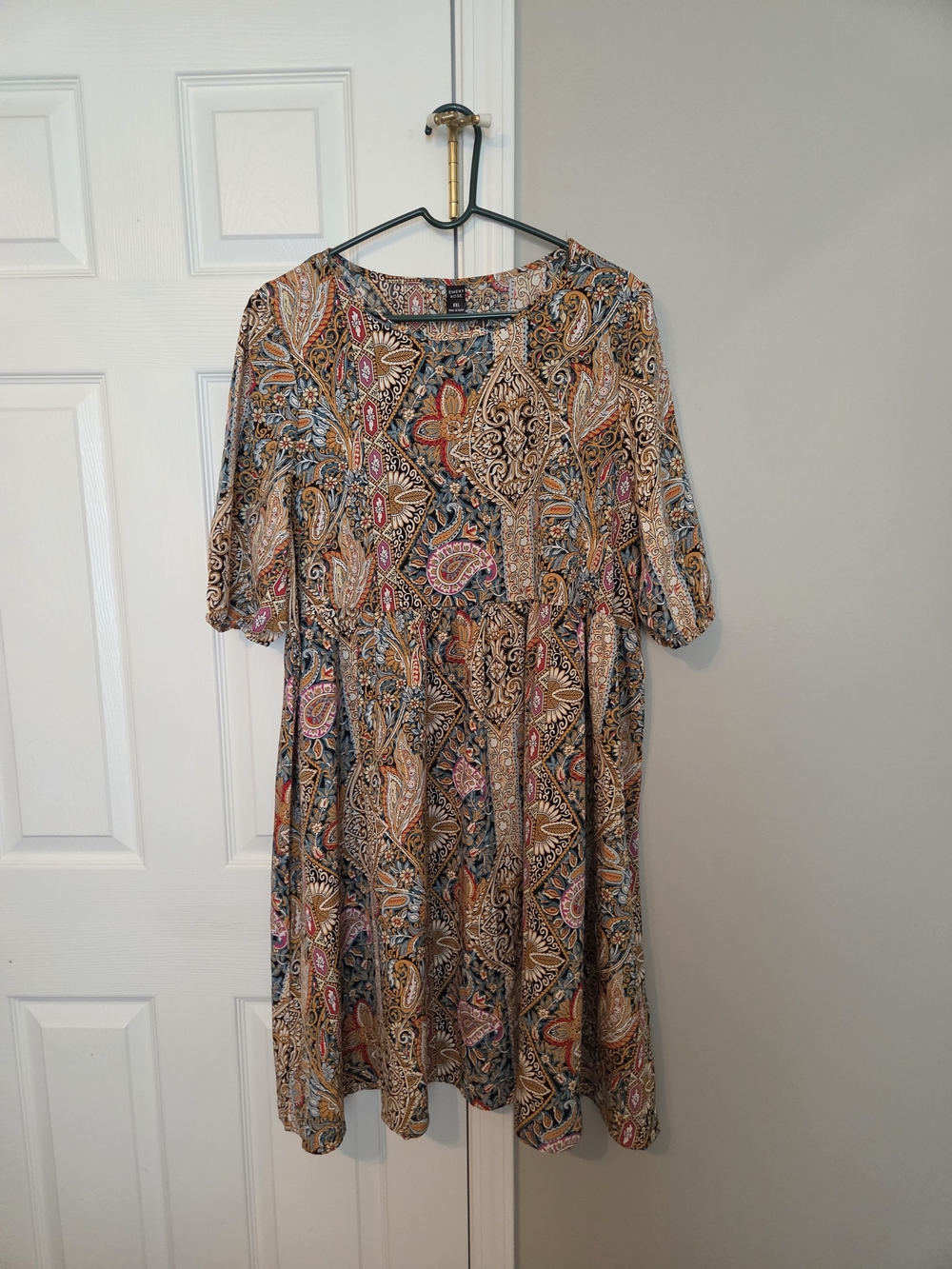 Emery Rose Paisley Midi Dress
